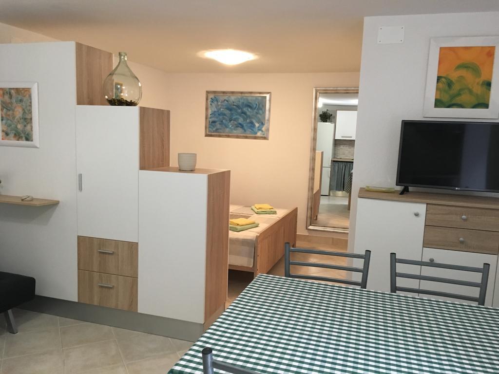 Apartment Filipas Крес Екстериор снимка